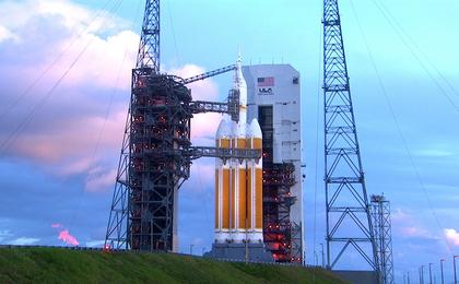 View image for Holding Due to Ground Winds, Delta IV Heavy Rocket